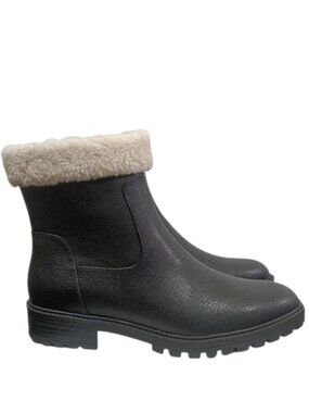 Wonderly "Hexley" Black & Off-White Booties Size 7.5(Great end of season price!)